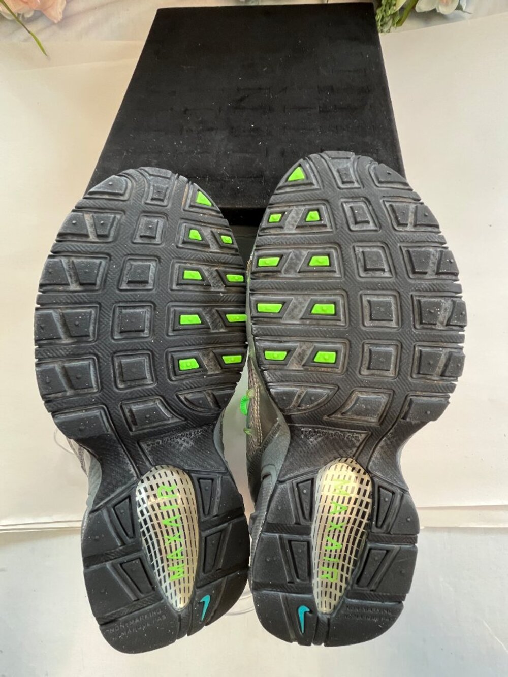 Nike Air Max Torch 4 GS Sneakers Size 5.5Y Gray Green - Picture 10 of 11
